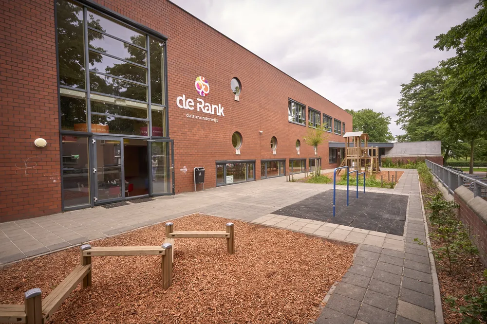 Buitenzijde. De Rank Hengelo Daltononderwijs